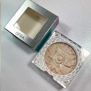 Ofra Pure Glow Finishing Powder Light